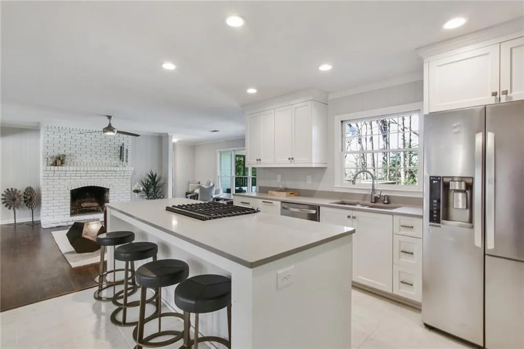 640 Starlight Drive, Sandy Springs, Georgia 30342, 5 Bedrooms Bedrooms, ,4 BathroomsBathrooms,Residential,Sold,640 Starlight Drive,6994973