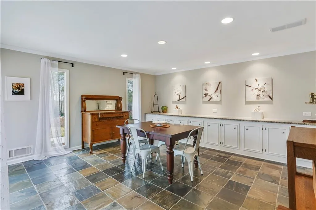 5 The Landing, Sandy Springs, Georgia 30350, 3 Bedrooms Bedrooms, ,3 BathroomsBathrooms,Residential,Sold,5 The Landing,6731854