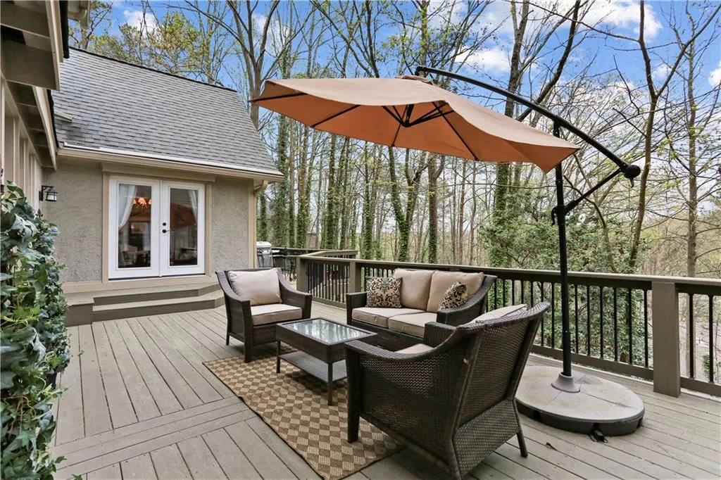 5 The Landing, Sandy Springs, Georgia 30350, 3 Bedrooms Bedrooms, ,3 BathroomsBathrooms,Residential,Sold,5 The Landing,6731854