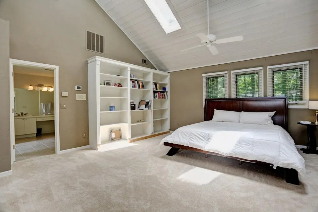 140 Huntcliff Point Ne, Atlanta, Georgia 30350, 6 Bedrooms Bedrooms, ,3 BathroomsBathrooms,Residential,Sold,140 Huntcliff Point Ne,5686888