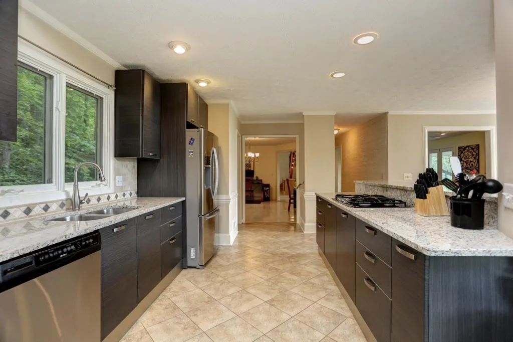 140 Huntcliff Point Ne, Atlanta, Georgia 30350, 6 Bedrooms Bedrooms, ,3 BathroomsBathrooms,Residential,Sold,140 Huntcliff Point Ne,5686888