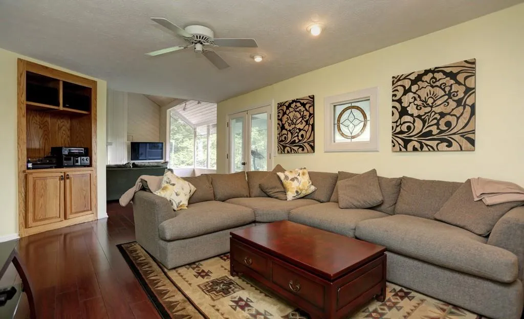 140 Huntcliff Point Ne, Atlanta, Georgia 30350, 6 Bedrooms Bedrooms, ,3 BathroomsBathrooms,Residential,Sold,140 Huntcliff Point Ne,5686888