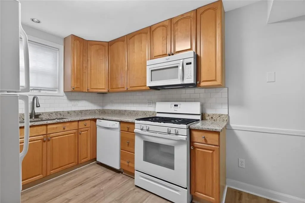 5400 Roswell Road Unit L6, Atlanta, Georgia 30342, 2 Bedrooms Bedrooms, 0 ,2 BathroomsBathrooms,Residential,For Sale,5400 Roswell Road Unit L6,7779721