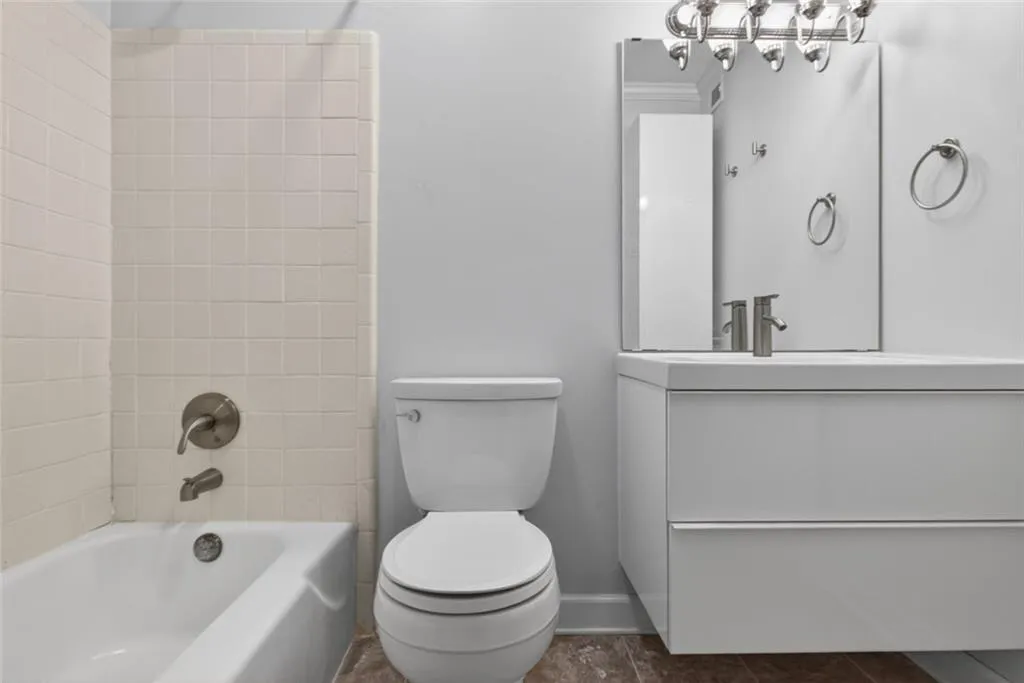 5400 Roswell Road Unit L6, Atlanta, Georgia 30342, 2 Bedrooms Bedrooms, 0 ,2 BathroomsBathrooms,Residential,For Sale,5400 Roswell Road Unit L6,7779721