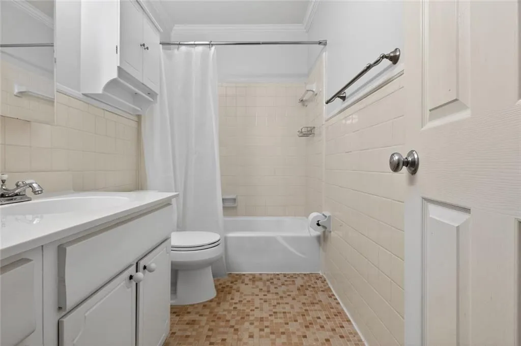 5400 Roswell Road Unit L6, Atlanta, Georgia 30342, 2 Bedrooms Bedrooms, 0 ,2 BathroomsBathrooms,Residential,For Sale,5400 Roswell Road Unit L6,7779721
