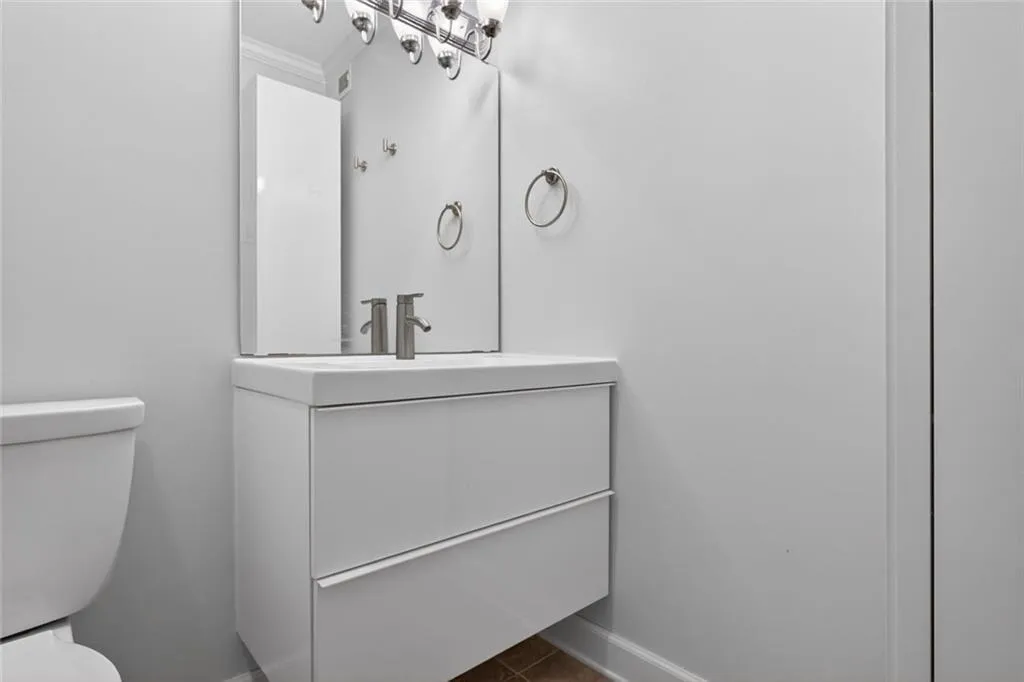 5400 Roswell Road Unit L6, Atlanta, Georgia 30342, 2 Bedrooms Bedrooms, 0 ,2 BathroomsBathrooms,Residential,For Sale,5400 Roswell Road Unit L6,7779721