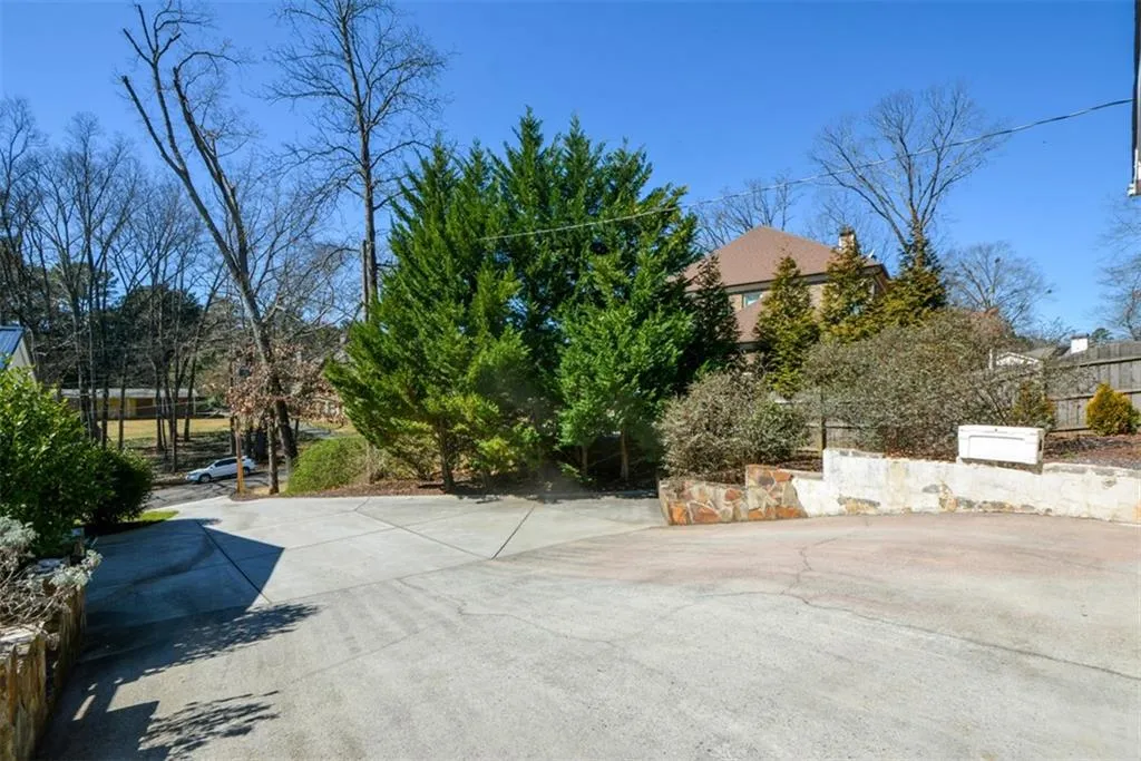 835 Glenairy Drive, Atlanta, Georgia 30328, 3 Bedrooms Bedrooms, ,3 BathroomsBathrooms,Residential,Sold,835 Glenairy Drive,7007418