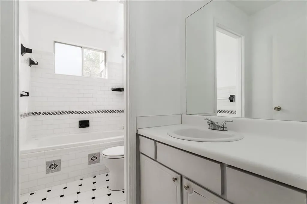 5517 Kingsport Drive Unit 5517, Atlanta, Georgia 30342, 2 Bedrooms Bedrooms, ,1 BathroomBathrooms,Residential,Sold,5517 Kingsport Drive Unit 5517,6544200