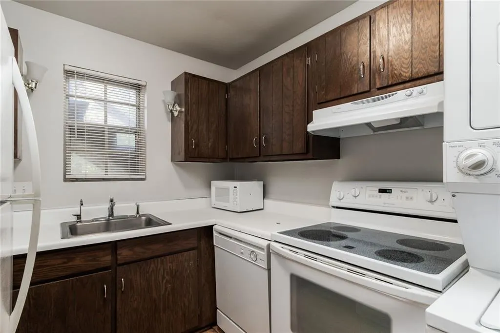 5517 Kingsport Drive Unit 5517, Atlanta, Georgia 30342, 2 Bedrooms Bedrooms, ,1 BathroomBathrooms,Residential,Sold,5517 Kingsport Drive Unit 5517,6544200