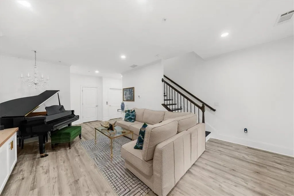 6645 Cadence Boulevard, Atlanta, Georgia 30328, 3 Bedrooms Bedrooms, ,4 BathroomsBathrooms,Residential,For Sale,6645 Cadence Boulevard,7676330