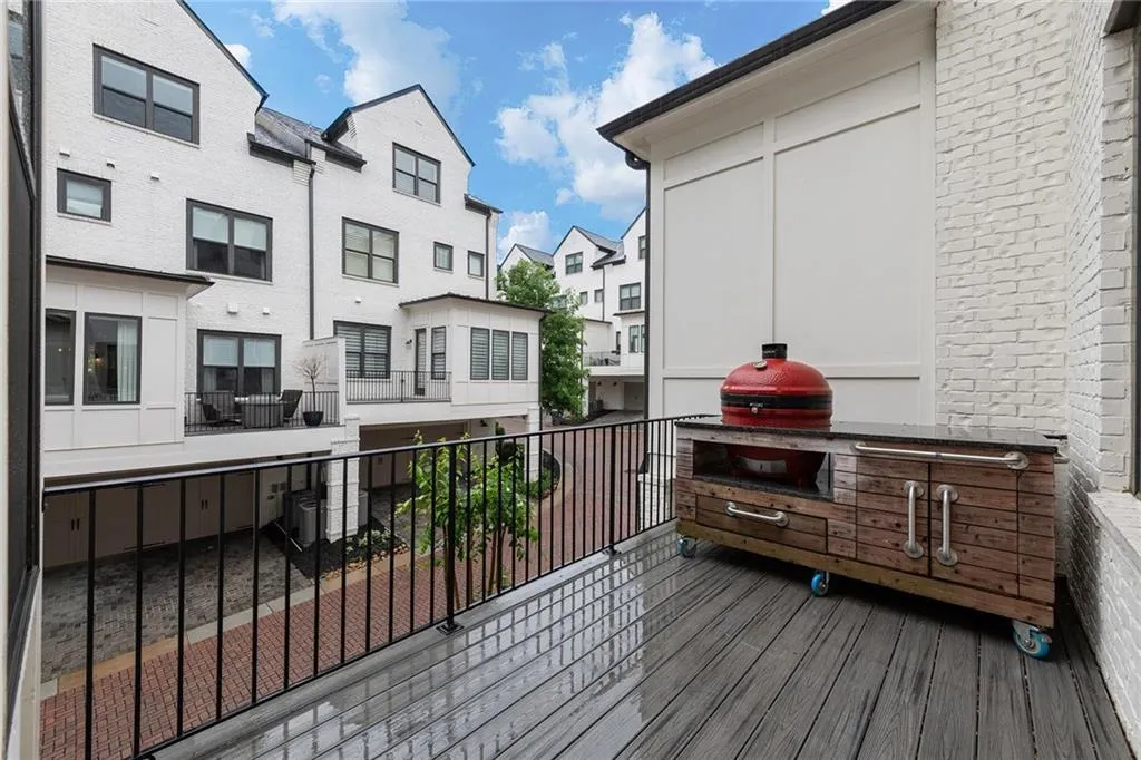 124 W Wieuca Road Ne, Atlanta, Georgia 30342, 4 Bedrooms Bedrooms, ,4 BathroomsBathrooms,Residential,Sold,124 W Wieuca Road Ne,7386295