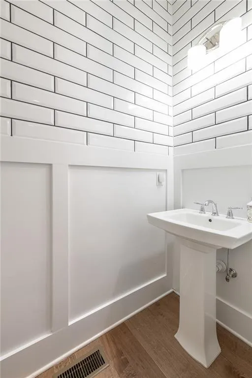 124 W Wieuca Road Ne, Atlanta, Georgia 30342, 4 Bedrooms Bedrooms, ,4 BathroomsBathrooms,Residential,Sold,124 W Wieuca Road Ne,7386295