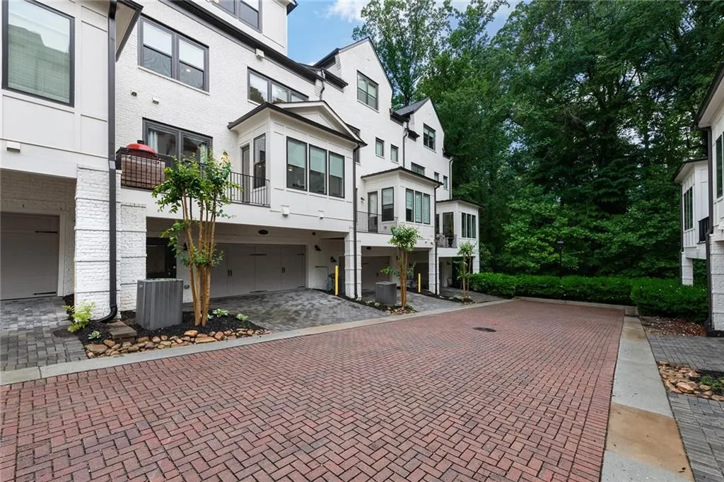 124 W Wieuca Road Ne, Atlanta, Georgia 30342, 4 Bedrooms Bedrooms, ,4 BathroomsBathrooms,Residential,Sold,124 W Wieuca Road Ne,7386295
