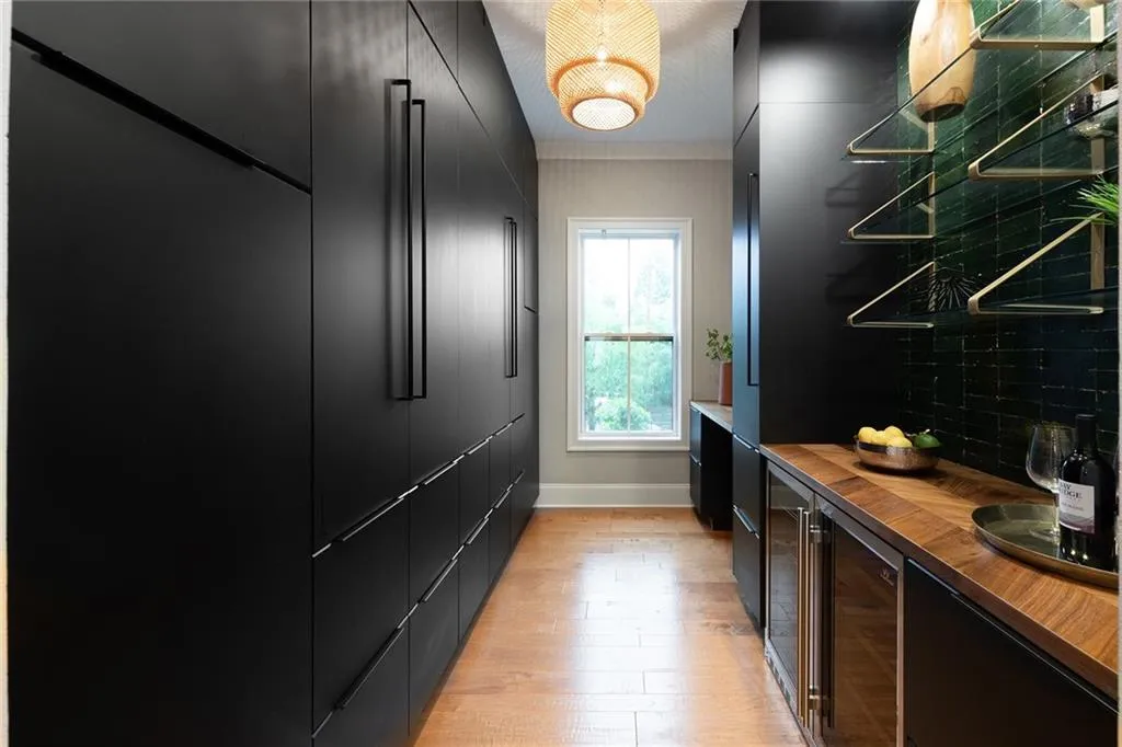 124 W Wieuca Road Ne, Atlanta, Georgia 30342, 4 Bedrooms Bedrooms, ,4 BathroomsBathrooms,Residential,Sold,124 W Wieuca Road Ne,7386295