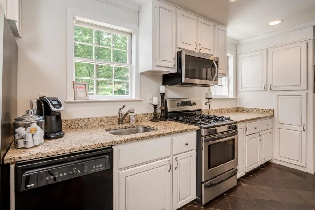 394 Pine Forest Road, Atlanta, Georgia 30342, 3 Bedrooms Bedrooms, ,2 BathroomsBathrooms,Residential,Sold,394 Pine Forest Road,6587445