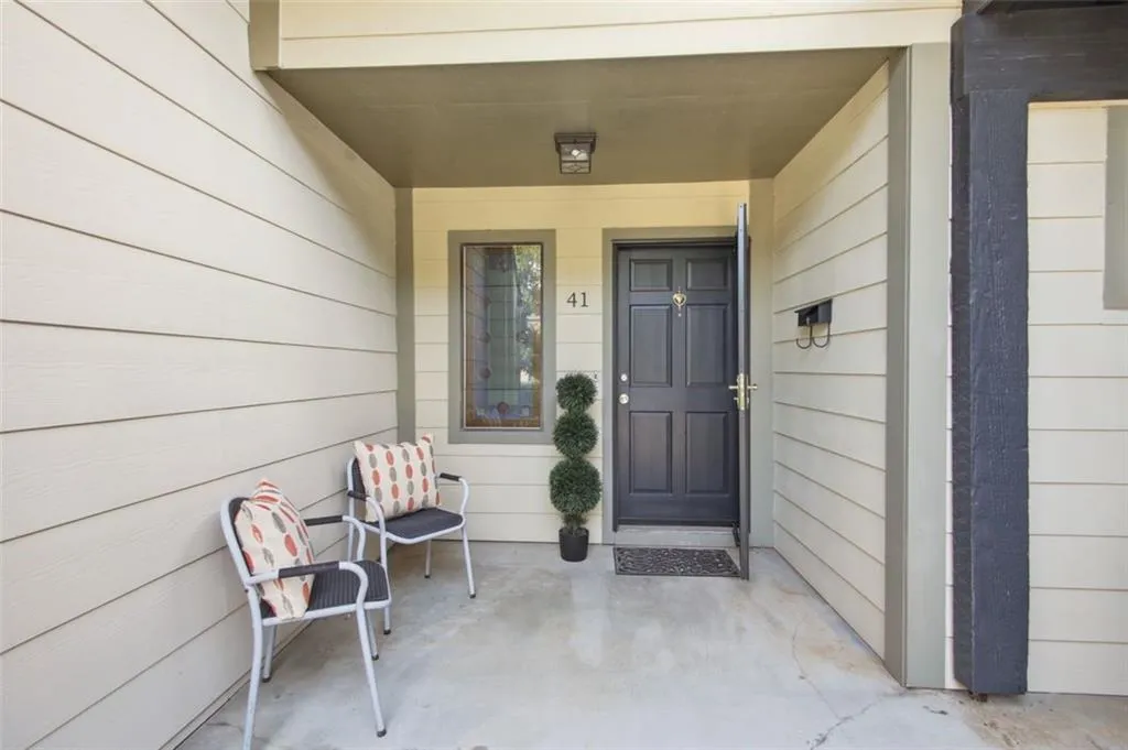 41 Forrest Place, Atlanta, Georgia 30328, 3 Bedrooms Bedrooms, ,2 BathroomsBathrooms,Residential,Sold,41 Forrest Place,7054062