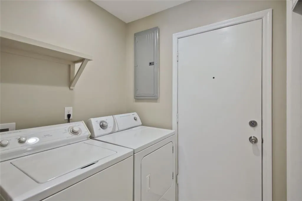 41 Forrest Place, Atlanta, Georgia 30328, 3 Bedrooms Bedrooms, ,2 BathroomsBathrooms,Residential,Sold,41 Forrest Place,7054062