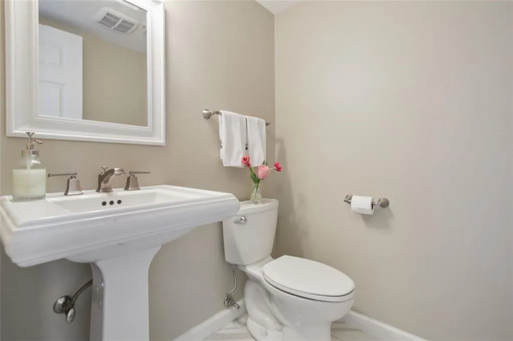 41 Forrest Place, Atlanta, Georgia 30328, 3 Bedrooms Bedrooms, ,2 BathroomsBathrooms,Residential,Sold,41 Forrest Place,7054062