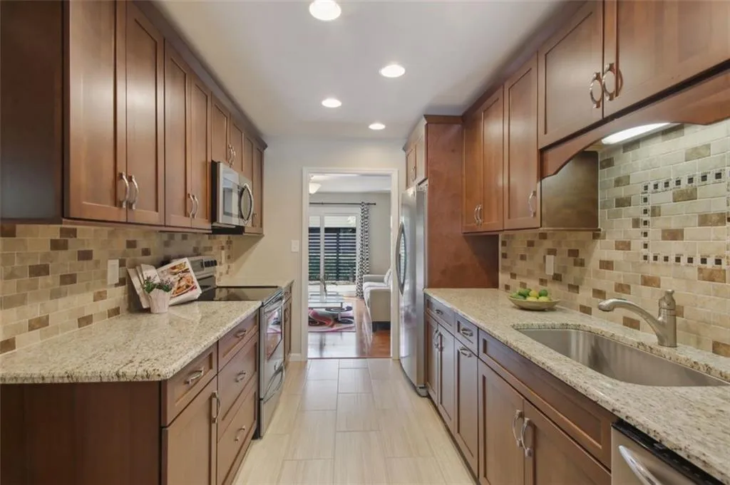 41 Forrest Place, Atlanta, Georgia 30328, 3 Bedrooms Bedrooms, ,2 BathroomsBathrooms,Residential,Sold,41 Forrest Place,7054062