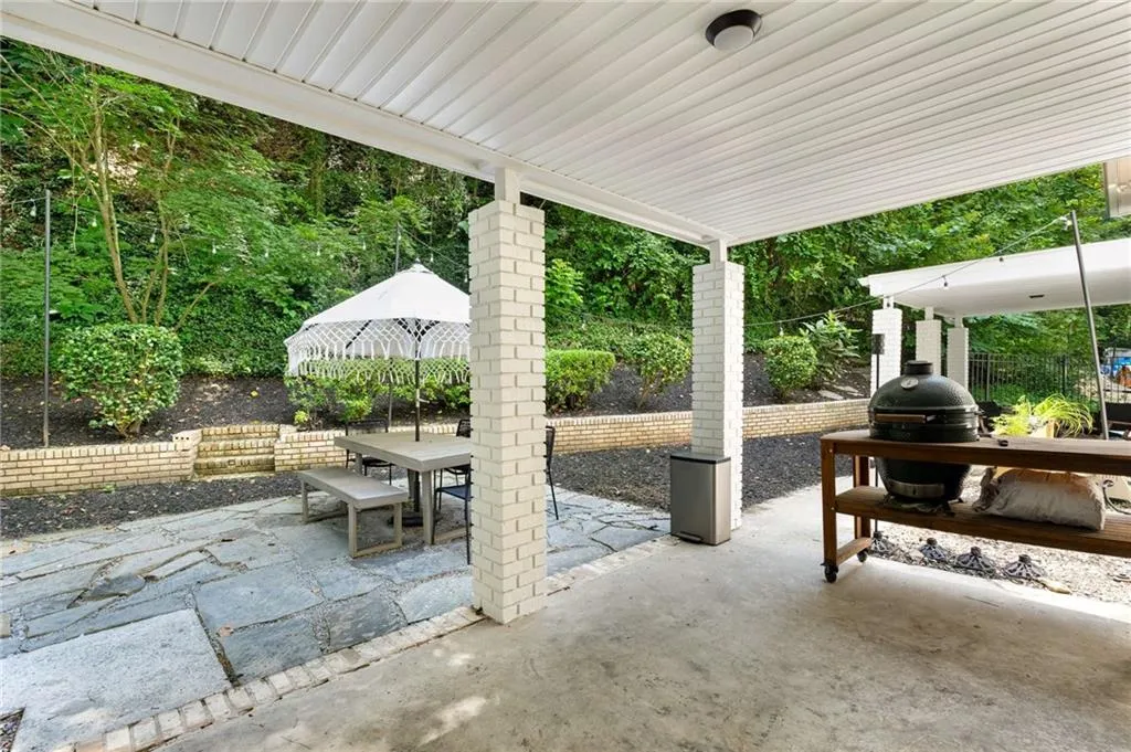 1183 Warrenhall Lane Ne, Brookhaven, Georgia 30319, 5 Bedrooms Bedrooms, ,4 BathroomsBathrooms,Residential,For Sale,1183 Warrenhall Lane Ne,7627713