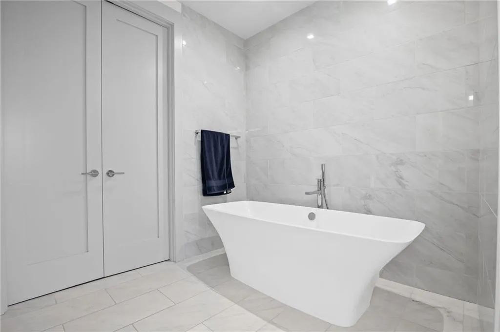3107 Peachtree Rd, Atlanta, Georgia 30305, 3 Bedrooms Bedrooms, ,3 BathroomsBathrooms,Residential,For Sale,3107 Peachtree Rd,7670972 3107 Peachtree Rd, Atlanta, Georgia 30305, 3 Bedrooms Bedrooms, ,3 BathroomsBathrooms,Residential,For Sale,3107 Peachtree Rd,7670972