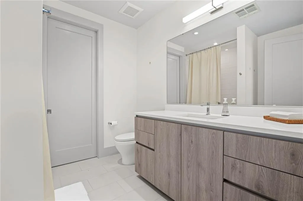 3107 Peachtree Rd, Atlanta, Georgia 30305, 3 Bedrooms Bedrooms, ,3 BathroomsBathrooms,Residential,For Sale,3107 Peachtree Rd,7670972 3107 Peachtree Rd, Atlanta, Georgia 30305, 3 Bedrooms Bedrooms, ,3 BathroomsBathrooms,Residential,For Sale,3107 Peachtree Rd,7670972