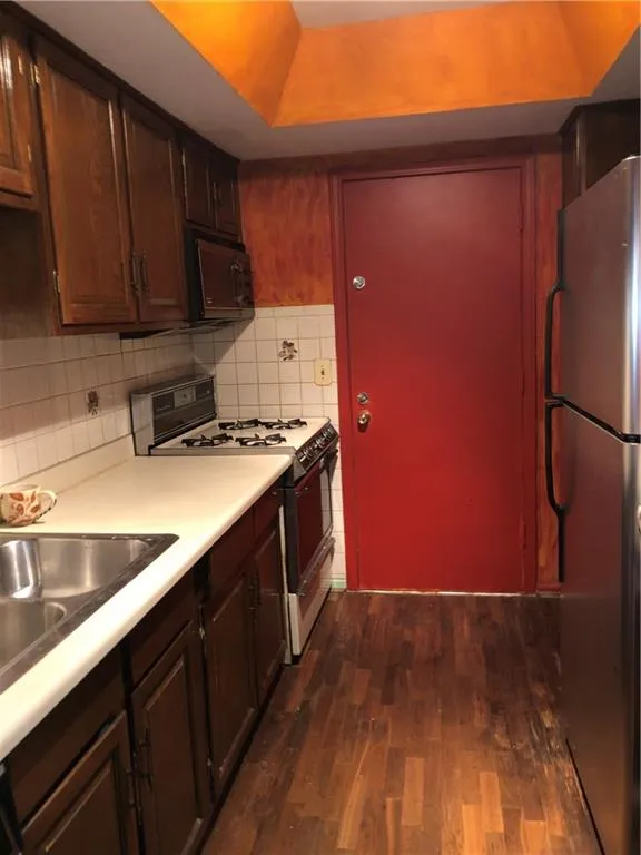 6851 Roswell Road Unit D24, Sandy Springs, Georgia 30328, 2 Bedrooms Bedrooms, ,2 BathroomsBathrooms,Residential,Sold,6851 Roswell Road Unit D24,6752225