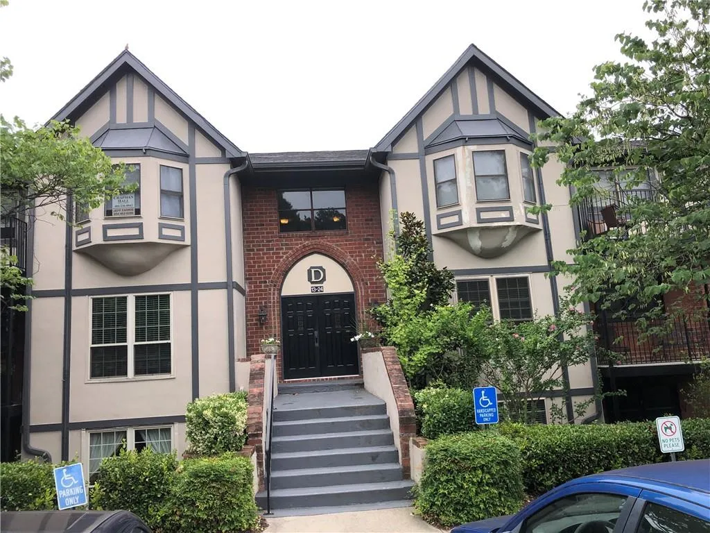 6851 Roswell Road Unit D24, Sandy Springs, Georgia 30328, 2 Bedrooms Bedrooms, ,2 BathroomsBathrooms,Residential,Sold,6851 Roswell Road Unit D24,6752225