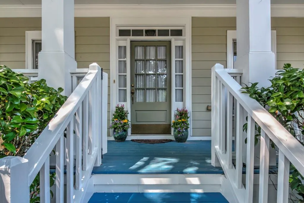 2093 River Way Nw, Atlanta, Georgia 30318, 5 Bedrooms Bedrooms, ,4 BathroomsBathrooms,Residential,Sold,2093 River Way Nw,6069972