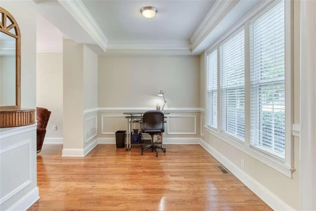 5480 Glenridge View, Sandy Springs, Georgia 30342, 2 Bedrooms Bedrooms, ,2 BathroomsBathrooms,Residential,Sold,5480 Glenridge View,6793485