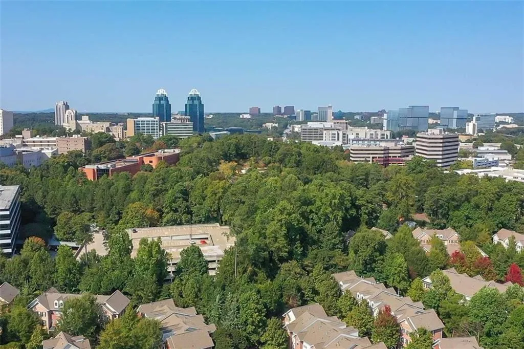 5480 Glenridge View, Sandy Springs, Georgia 30342, 2 Bedrooms Bedrooms, ,2 BathroomsBathrooms,Residential,Sold,5480 Glenridge View,6793485