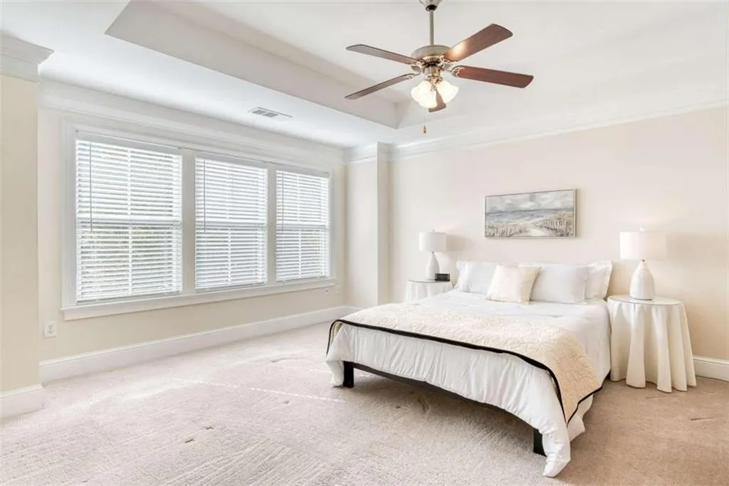 5480 Glenridge View, Sandy Springs, Georgia 30342, 2 Bedrooms Bedrooms, ,2 BathroomsBathrooms,Residential,Sold,5480 Glenridge View,6793485