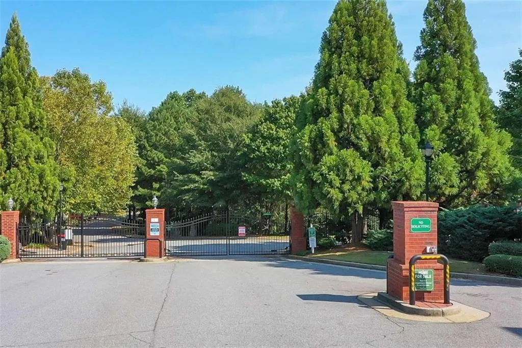 5480 Glenridge View, Sandy Springs, Georgia 30342, 2 Bedrooms Bedrooms, ,2 BathroomsBathrooms,Residential,Sold,5480 Glenridge View,6793485