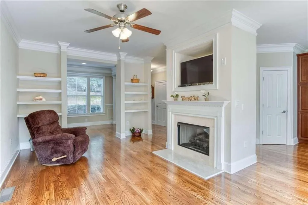 5480 Glenridge View, Sandy Springs, Georgia 30342, 2 Bedrooms Bedrooms, ,2 BathroomsBathrooms,Residential,Sold,5480 Glenridge View,6793485
