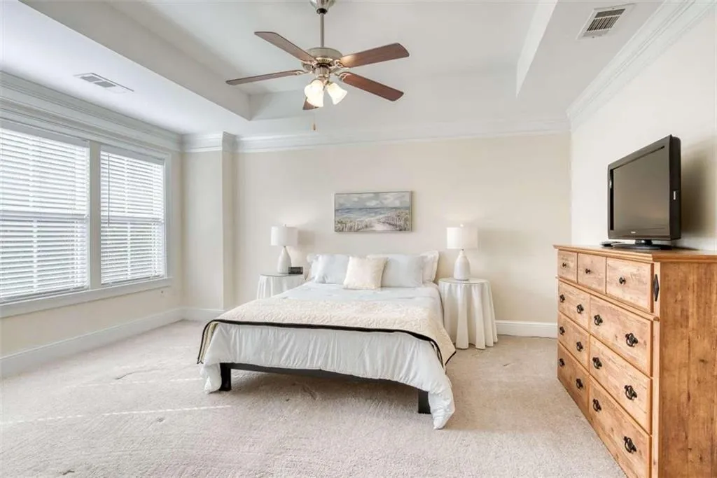 5480 Glenridge View, Sandy Springs, Georgia 30342, 2 Bedrooms Bedrooms, ,2 BathroomsBathrooms,Residential,Sold,5480 Glenridge View,6793485