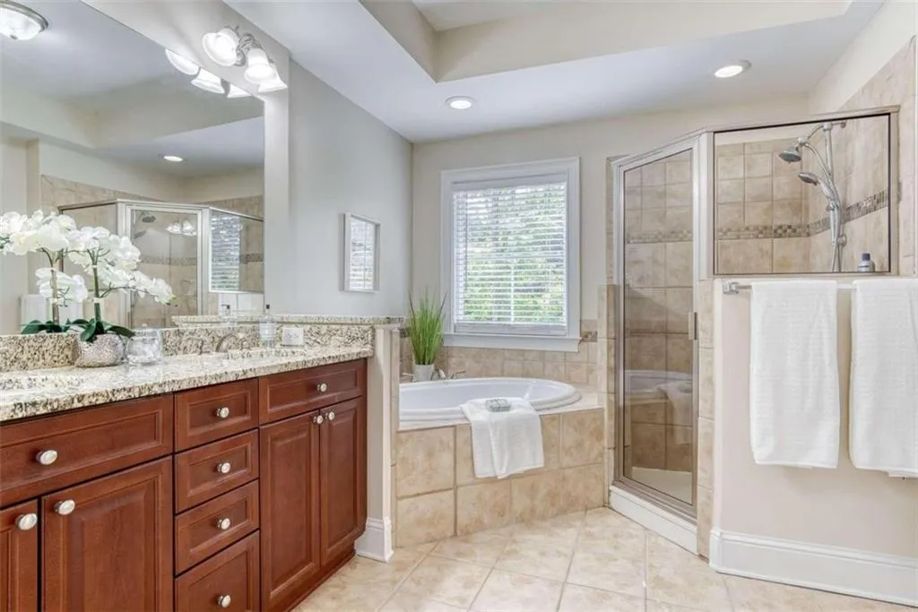 5480 Glenridge View, Sandy Springs, Georgia 30342, 2 Bedrooms Bedrooms, ,2 BathroomsBathrooms,Residential,Sold,5480 Glenridge View,6793485
