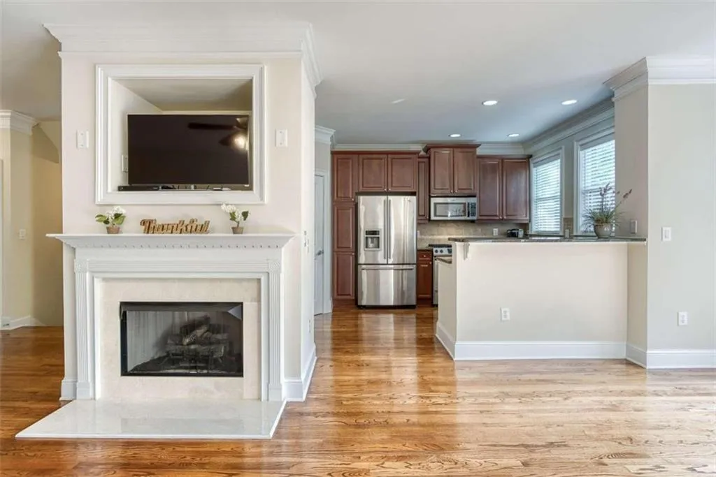 5480 Glenridge View, Sandy Springs, Georgia 30342, 2 Bedrooms Bedrooms, ,2 BathroomsBathrooms,Residential,Sold,5480 Glenridge View,6793485