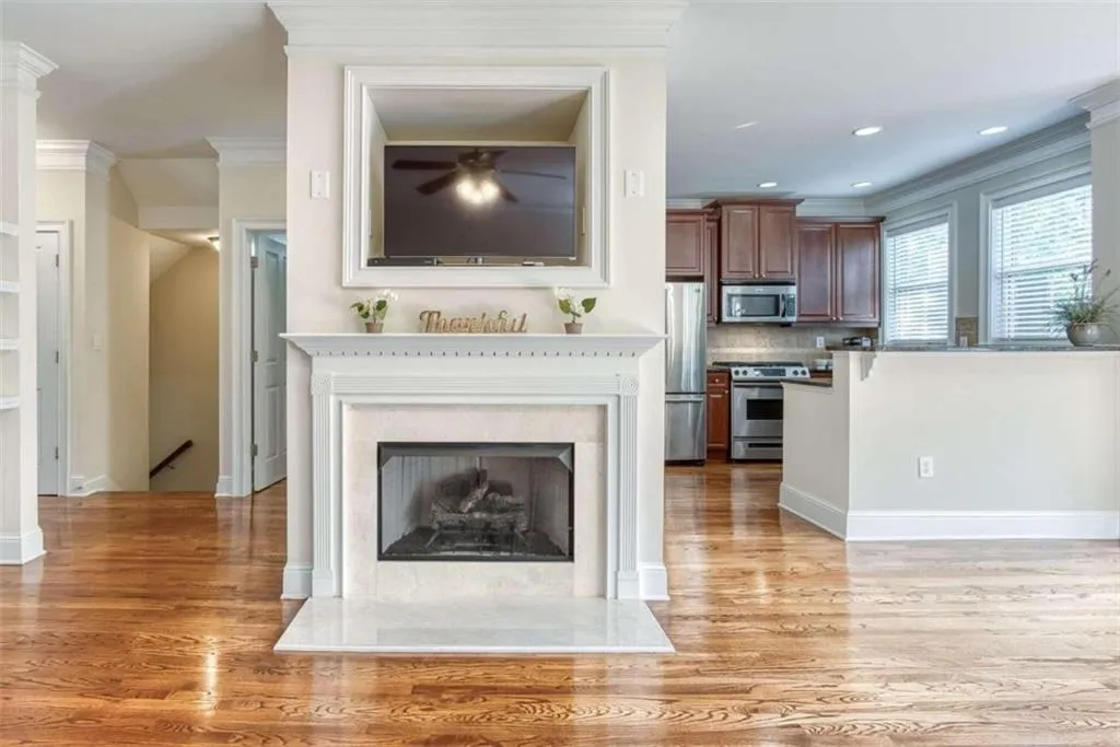 5480 Glenridge View, Sandy Springs, Georgia 30342, 2 Bedrooms Bedrooms, ,2 BathroomsBathrooms,Residential,Sold,5480 Glenridge View,6793485