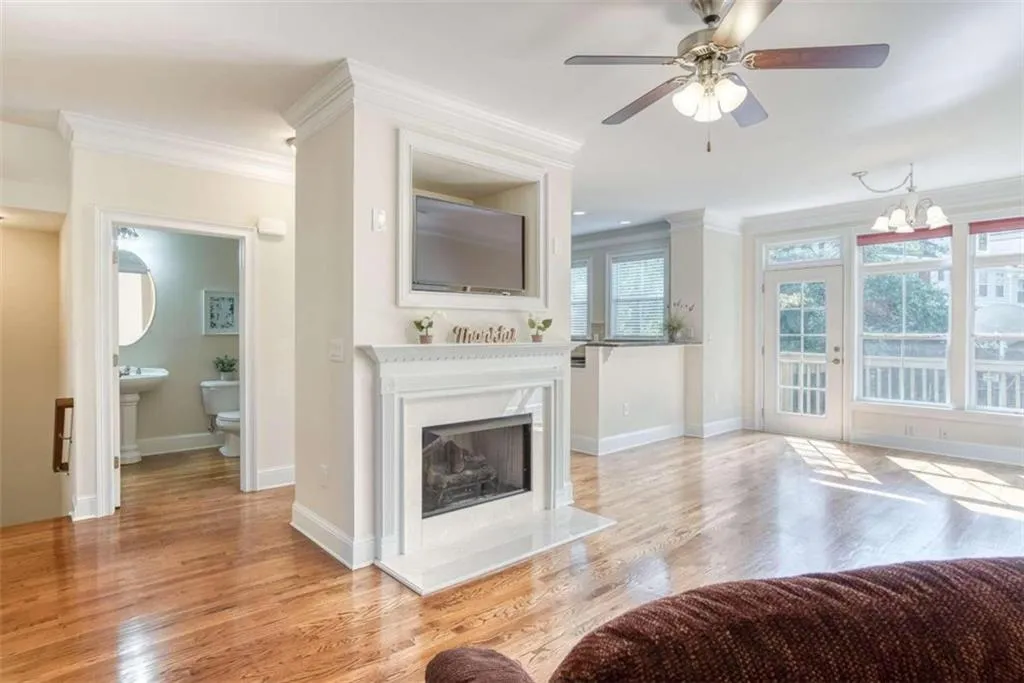 5480 Glenridge View, Sandy Springs, Georgia 30342, 2 Bedrooms Bedrooms, ,2 BathroomsBathrooms,Residential,Sold,5480 Glenridge View,6793485