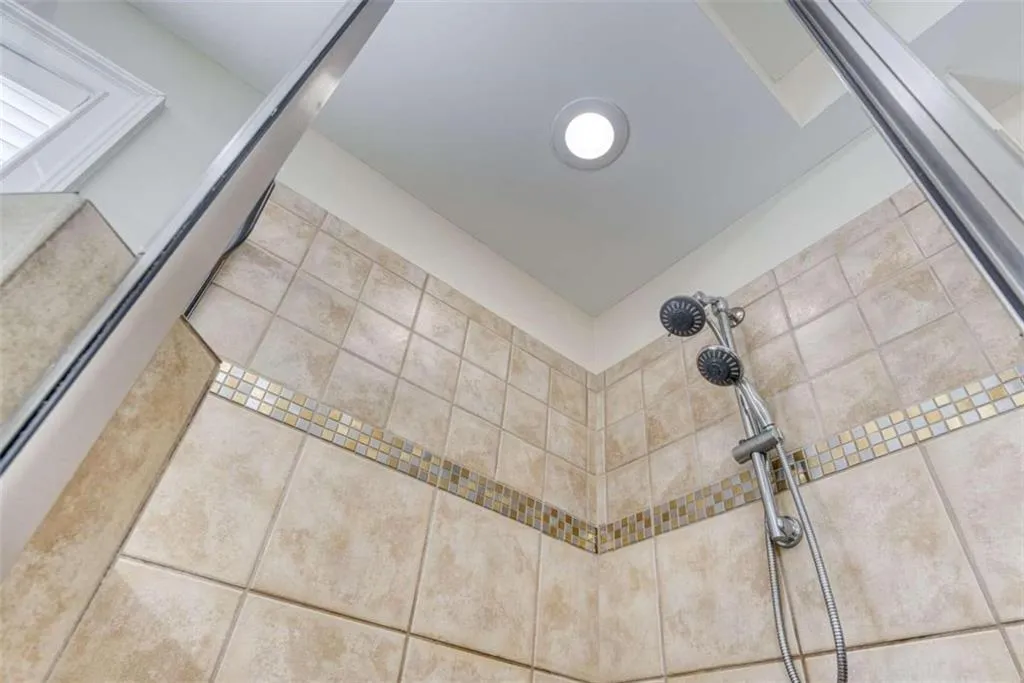 5480 Glenridge View, Sandy Springs, Georgia 30342, 2 Bedrooms Bedrooms, ,2 BathroomsBathrooms,Residential,Sold,5480 Glenridge View,6793485
