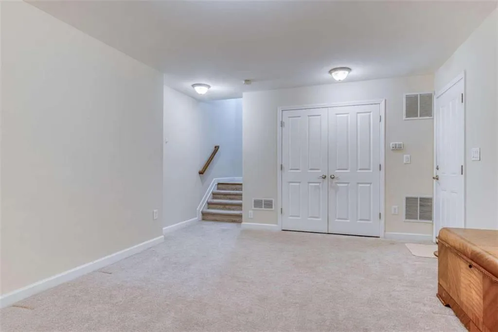 5480 Glenridge View, Sandy Springs, Georgia 30342, 2 Bedrooms Bedrooms, ,2 BathroomsBathrooms,Residential,Sold,5480 Glenridge View,6793485