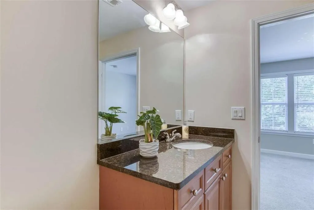 5480 Glenridge View, Sandy Springs, Georgia 30342, 2 Bedrooms Bedrooms, ,2 BathroomsBathrooms,Residential,Sold,5480 Glenridge View,6793485