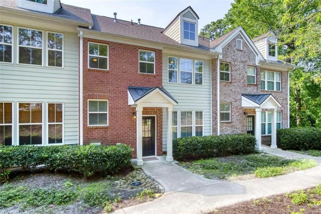 5480 Glenridge View, Sandy Springs, Georgia 30342, 2 Bedrooms Bedrooms, ,2 BathroomsBathrooms,Residential,Sold,5480 Glenridge View,6793485
