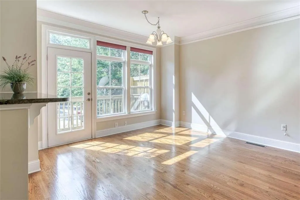 5480 Glenridge View, Sandy Springs, Georgia 30342, 2 Bedrooms Bedrooms, ,2 BathroomsBathrooms,Residential,Sold,5480 Glenridge View,6793485