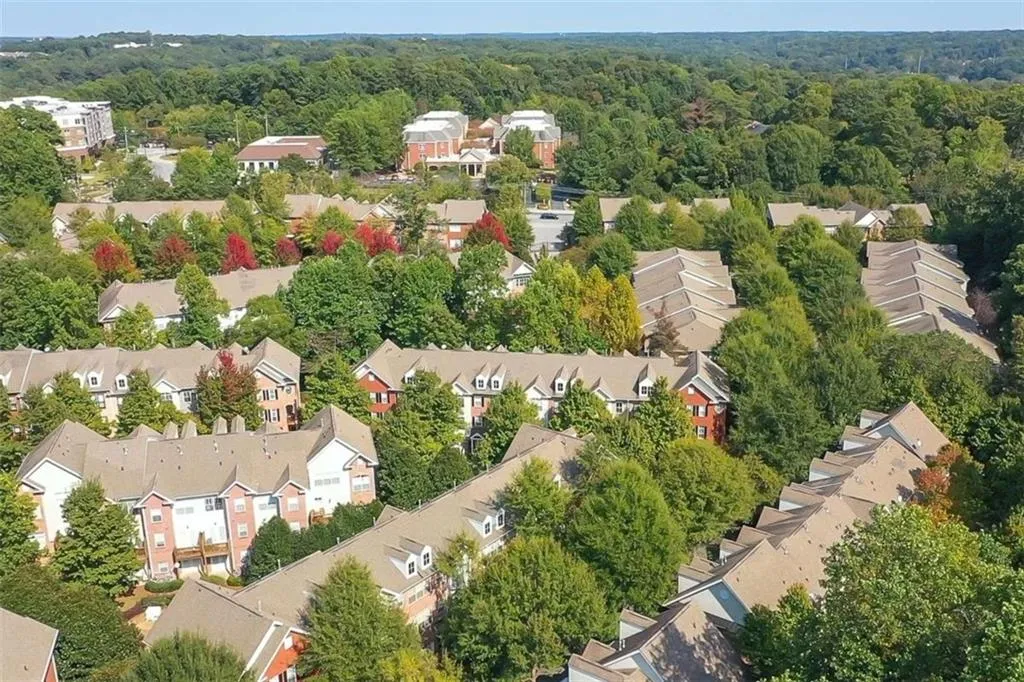 5480 Glenridge View, Sandy Springs, Georgia 30342, 2 Bedrooms Bedrooms, ,2 BathroomsBathrooms,Residential,Sold,5480 Glenridge View,6793485