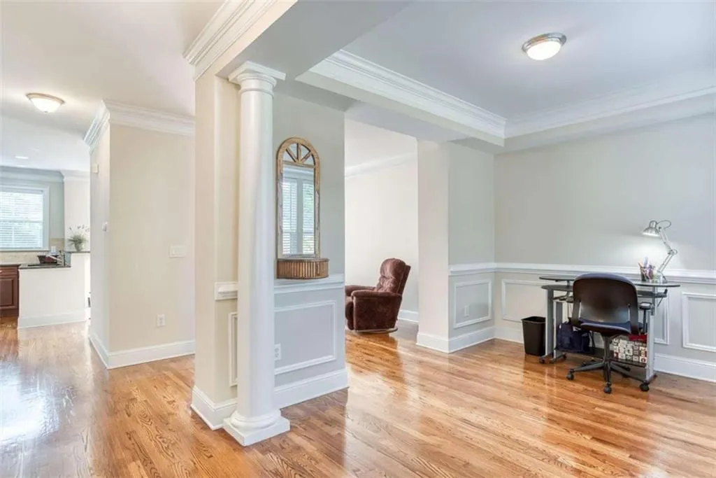5480 Glenridge View, Sandy Springs, Georgia 30342, 2 Bedrooms Bedrooms, ,2 BathroomsBathrooms,Residential,Sold,5480 Glenridge View,6793485