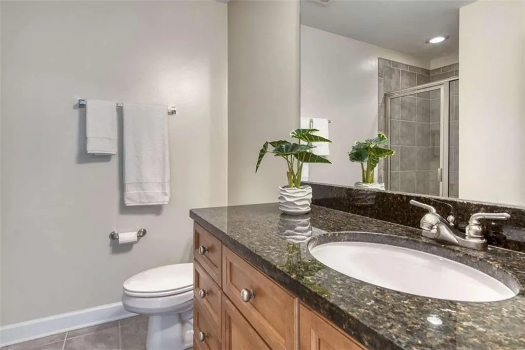 5480 Glenridge View, Sandy Springs, Georgia 30342, 2 Bedrooms Bedrooms, ,2 BathroomsBathrooms,Residential,Sold,5480 Glenridge View,6793485