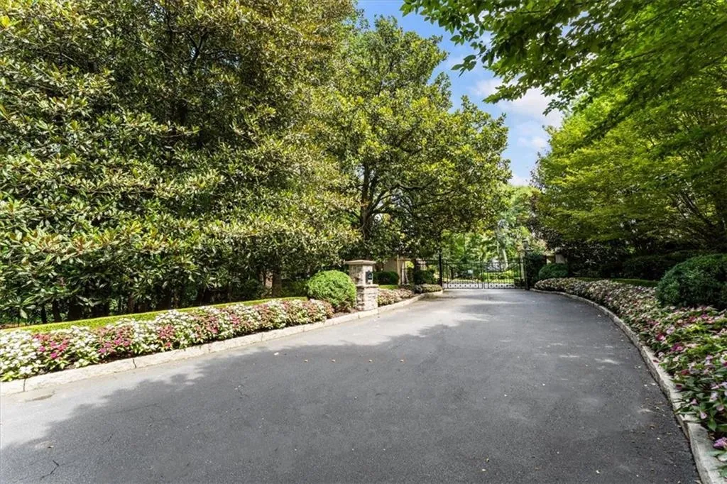 675 W Paces Ferry Unit #10 Road Nw, Atlanta, Georgia 30327, 5 Bedrooms Bedrooms, 0 ,6 BathroomsBathrooms,Residential,For Sale,675 W Paces Ferry Unit #10 Road Nw,7853297