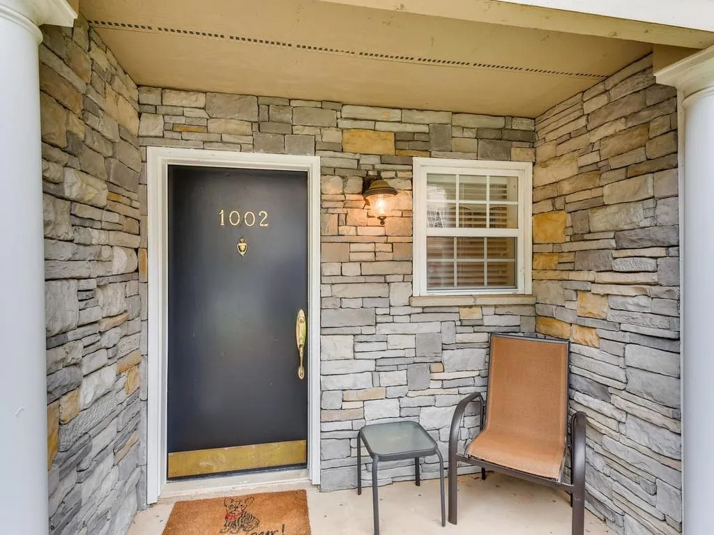 1002 Masons Creek Circle, Atlanta, Georgia 30350, 2 Bedrooms Bedrooms, ,2 BathroomsBathrooms,Residential,Sold,1002 Masons Creek Circle,6719874