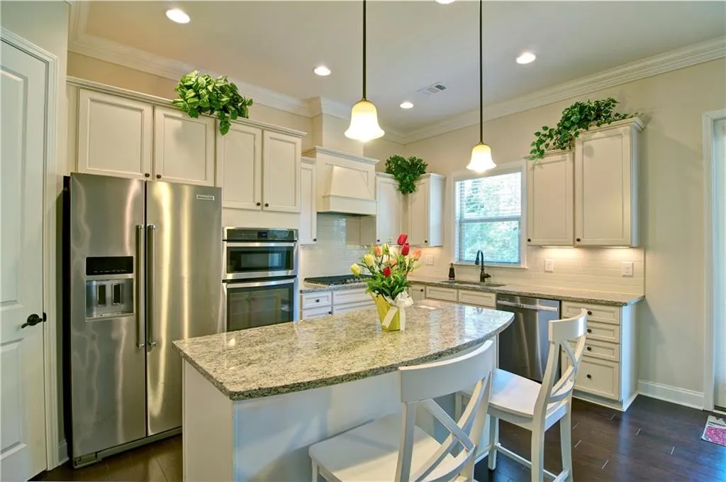 125 Austin Drive, Sandy Springs, Georgia 30328, 4 Bedrooms Bedrooms, ,3 BathroomsBathrooms,Residential,Sold,125 Austin Drive,5905392